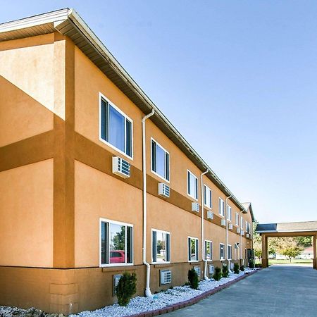 Quality Inn Seaman Екстериор снимка