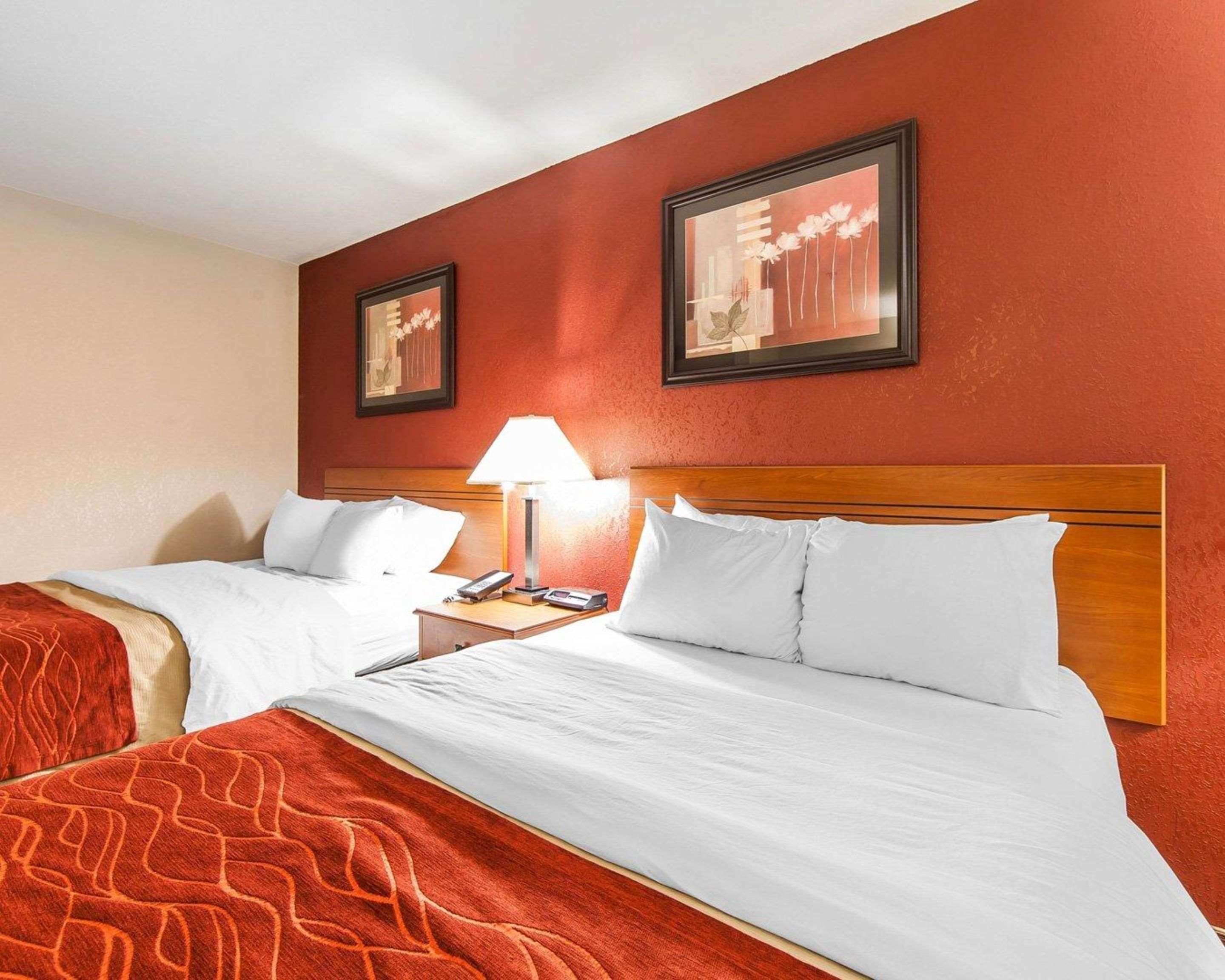 Quality Inn Seaman Екстериор снимка