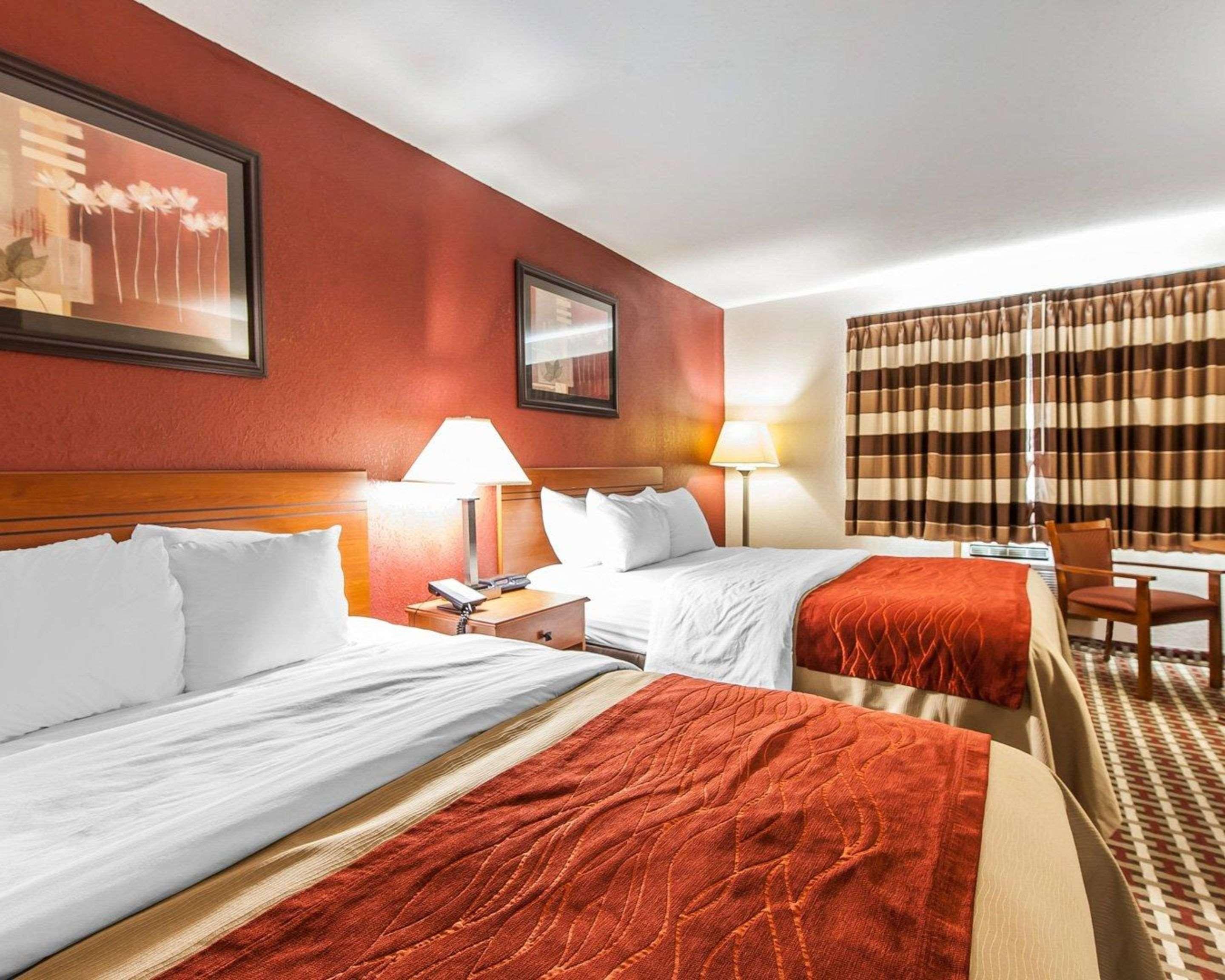 Quality Inn Seaman Екстериор снимка