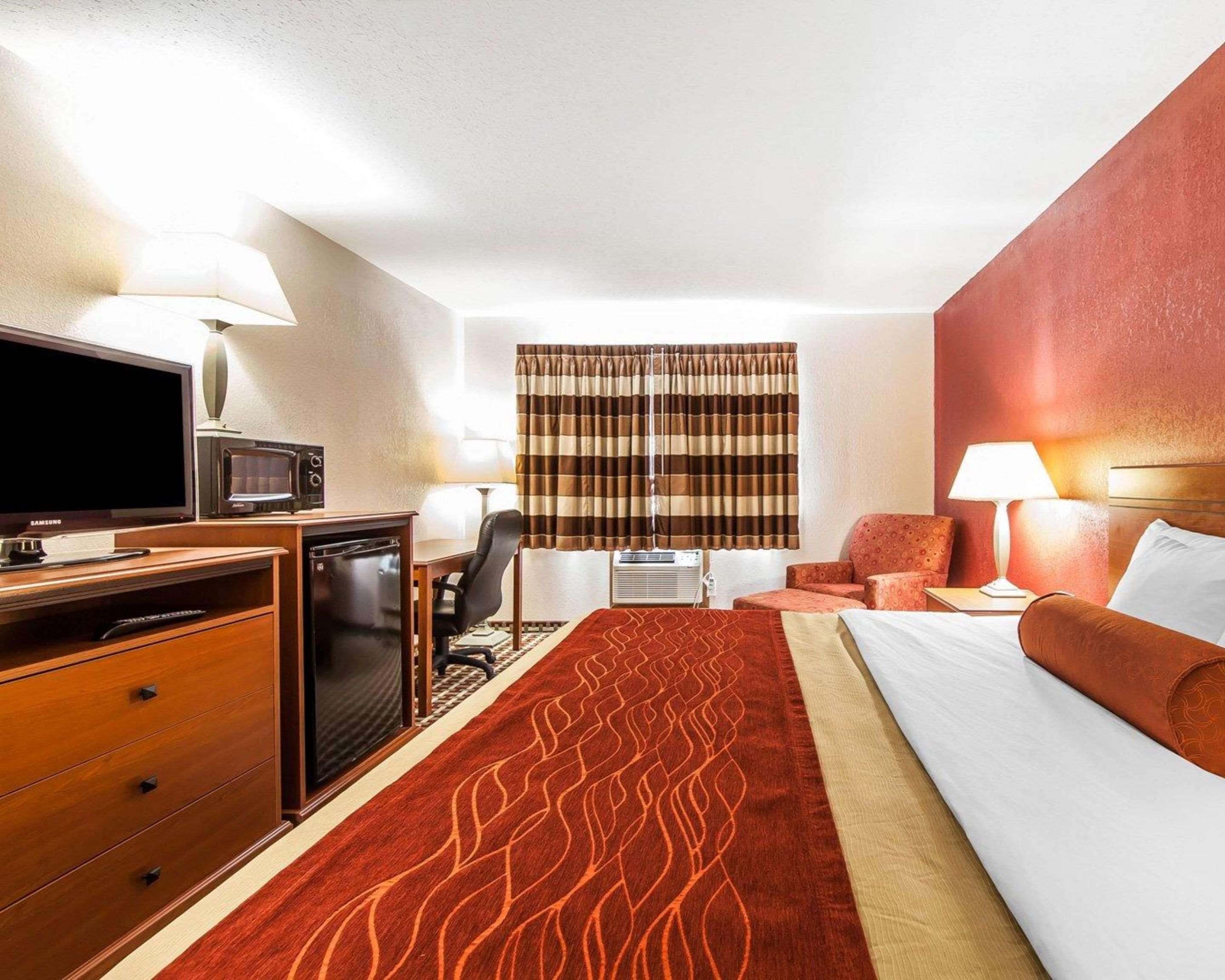 Quality Inn Seaman Екстериор снимка
