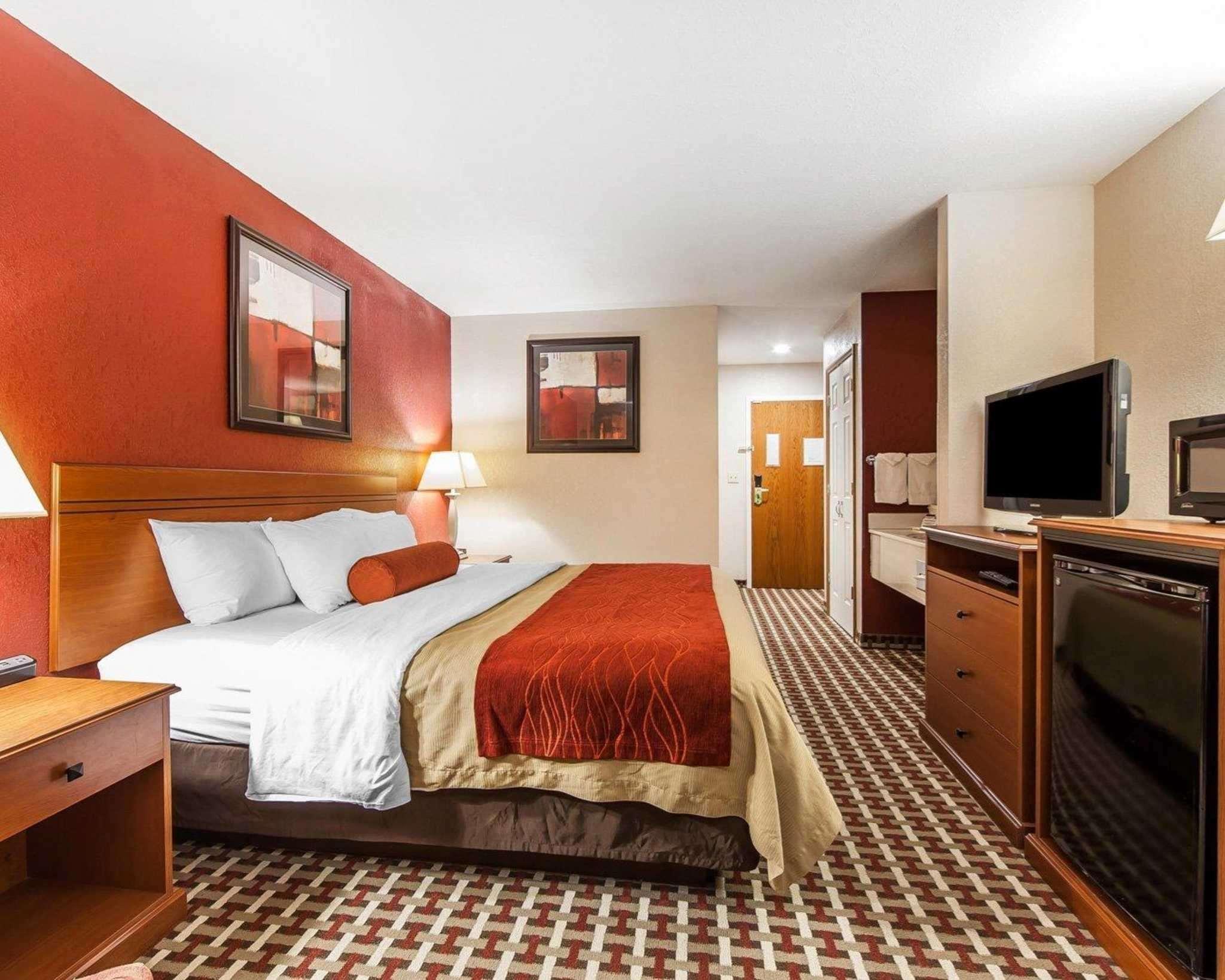 Quality Inn Seaman Екстериор снимка