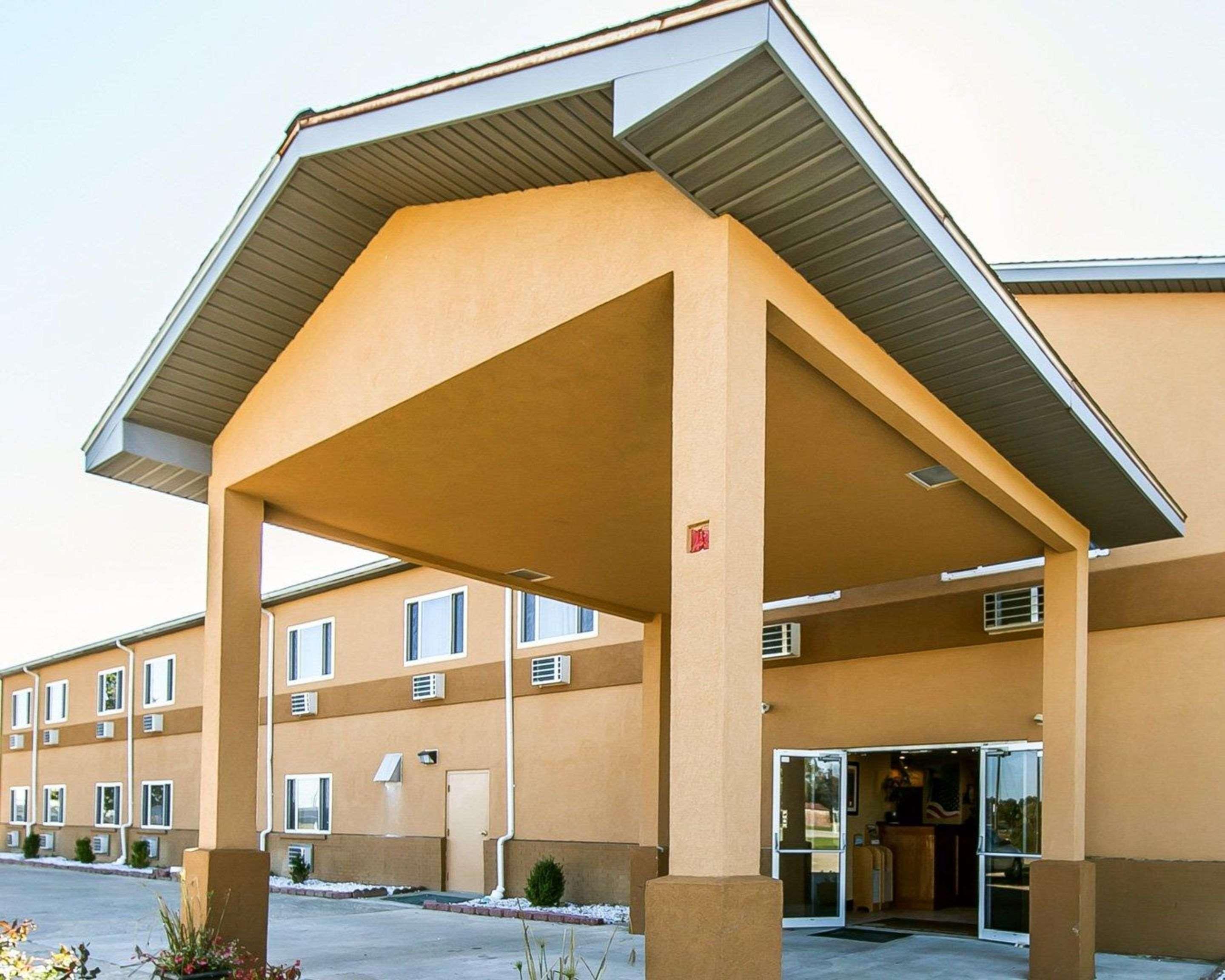 Quality Inn Seaman Екстериор снимка