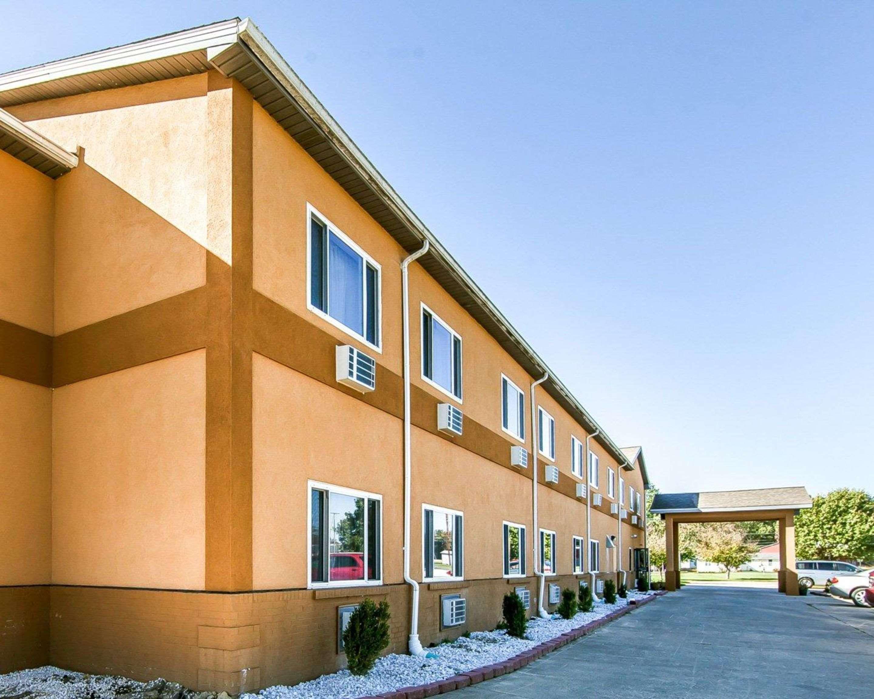 Quality Inn Seaman Екстериор снимка