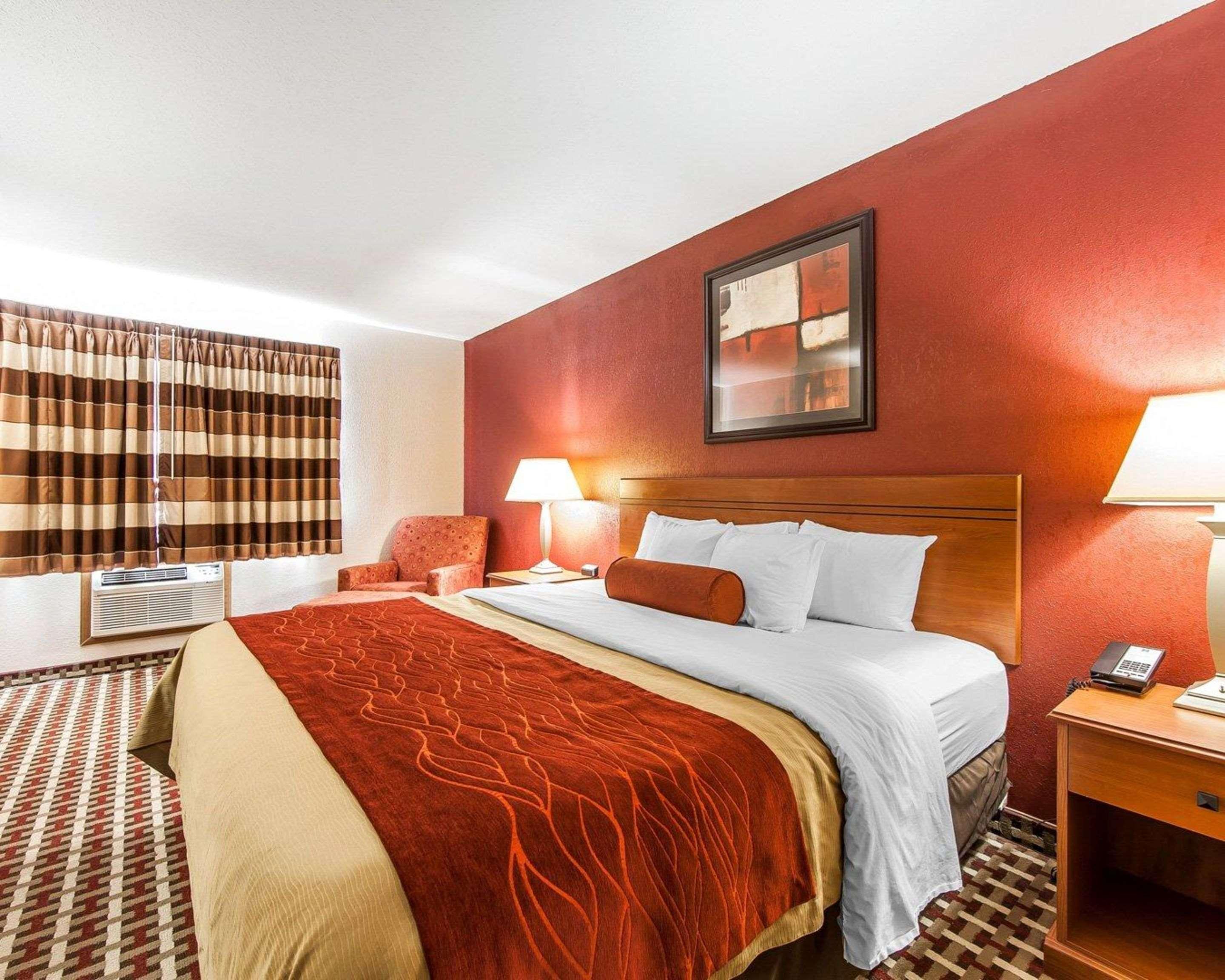 Quality Inn Seaman Екстериор снимка