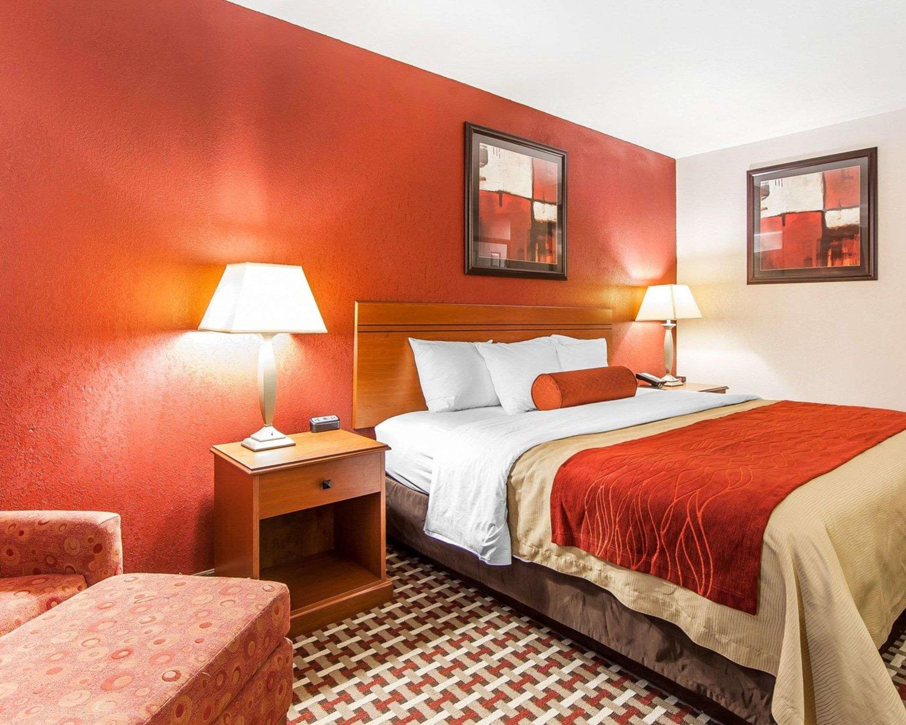 Quality Inn Seaman Екстериор снимка