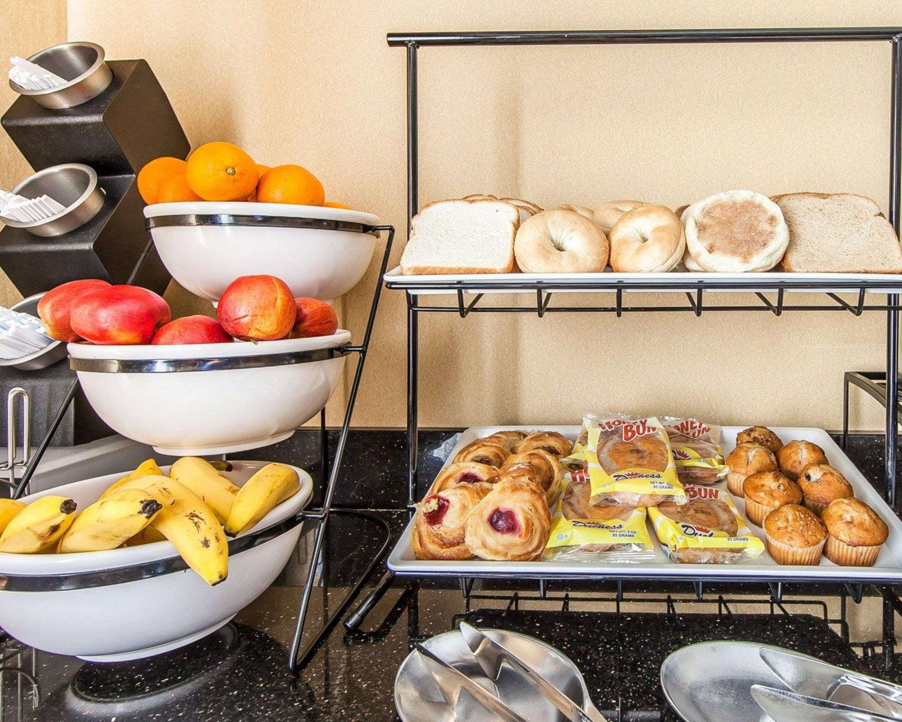 Quality Inn Seaman Екстериор снимка