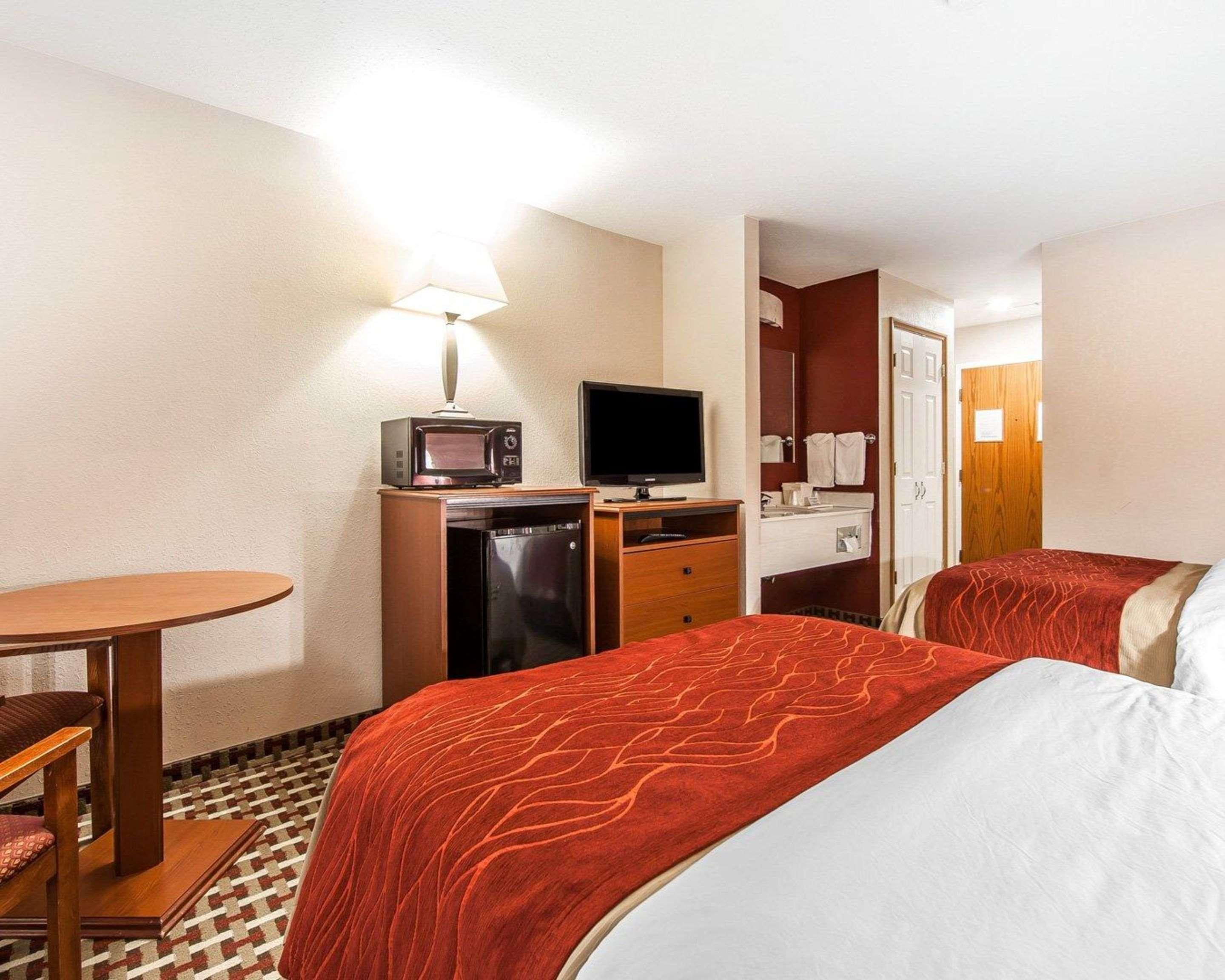 Quality Inn Seaman Екстериор снимка