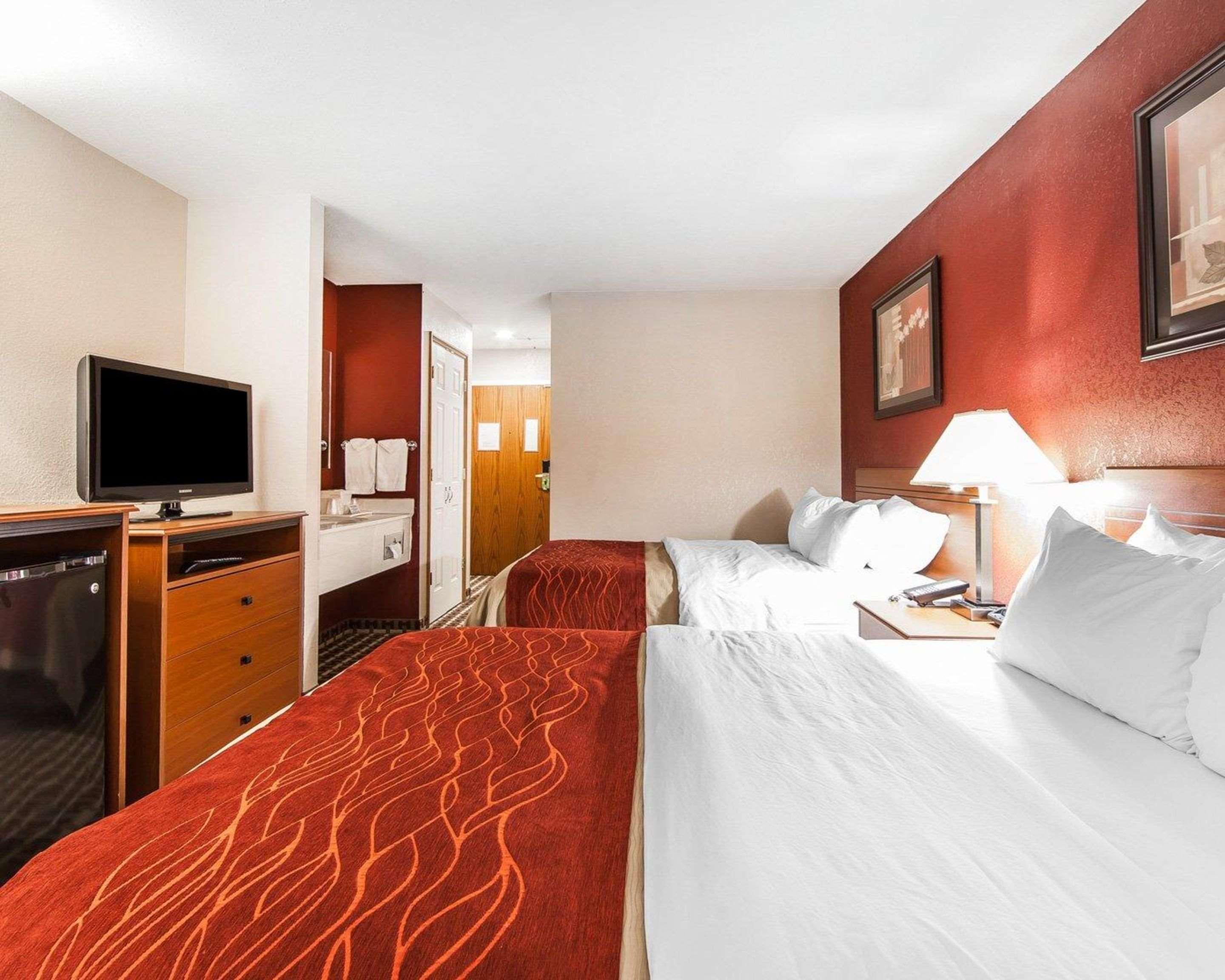 Quality Inn Seaman Екстериор снимка