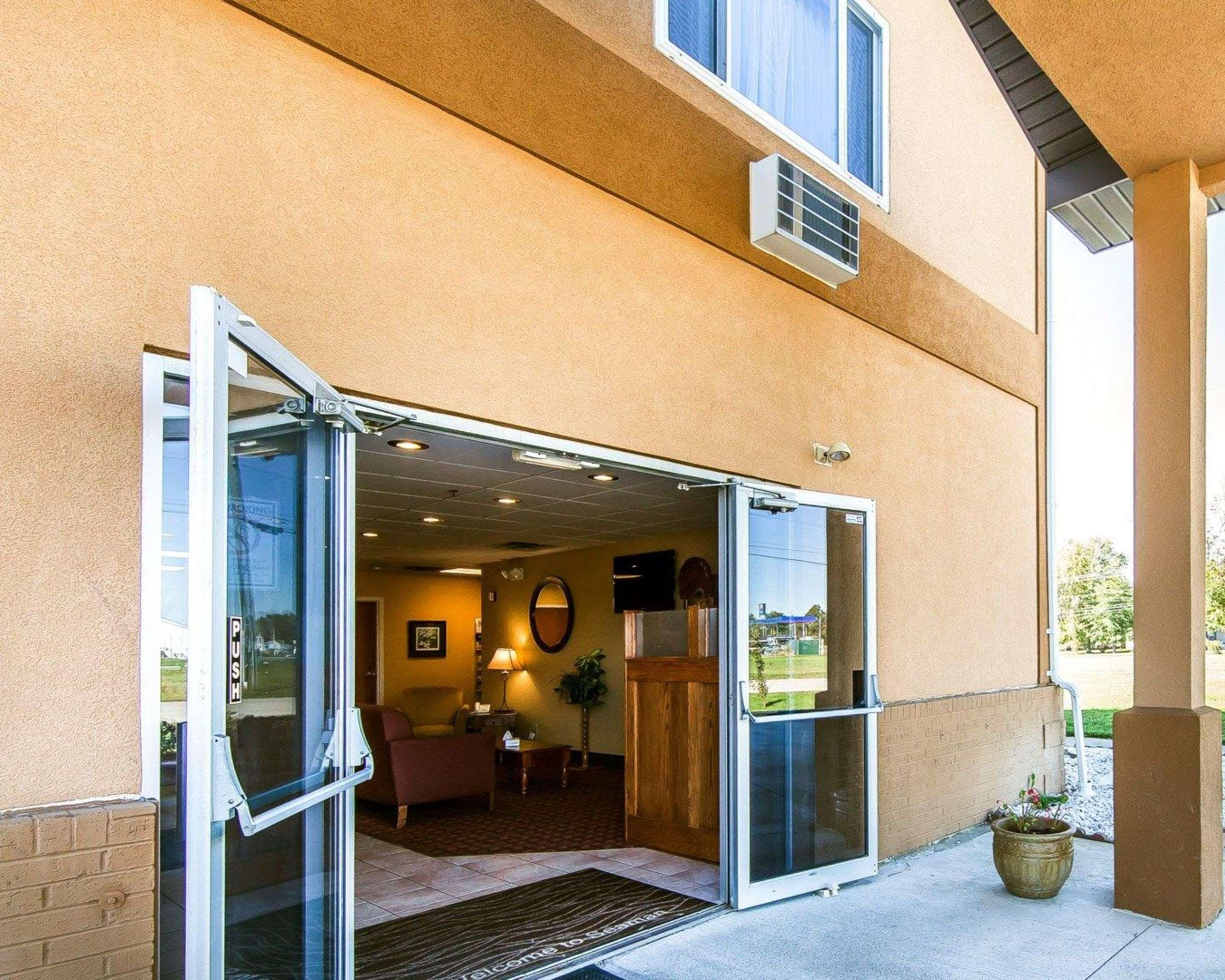 Quality Inn Seaman Екстериор снимка