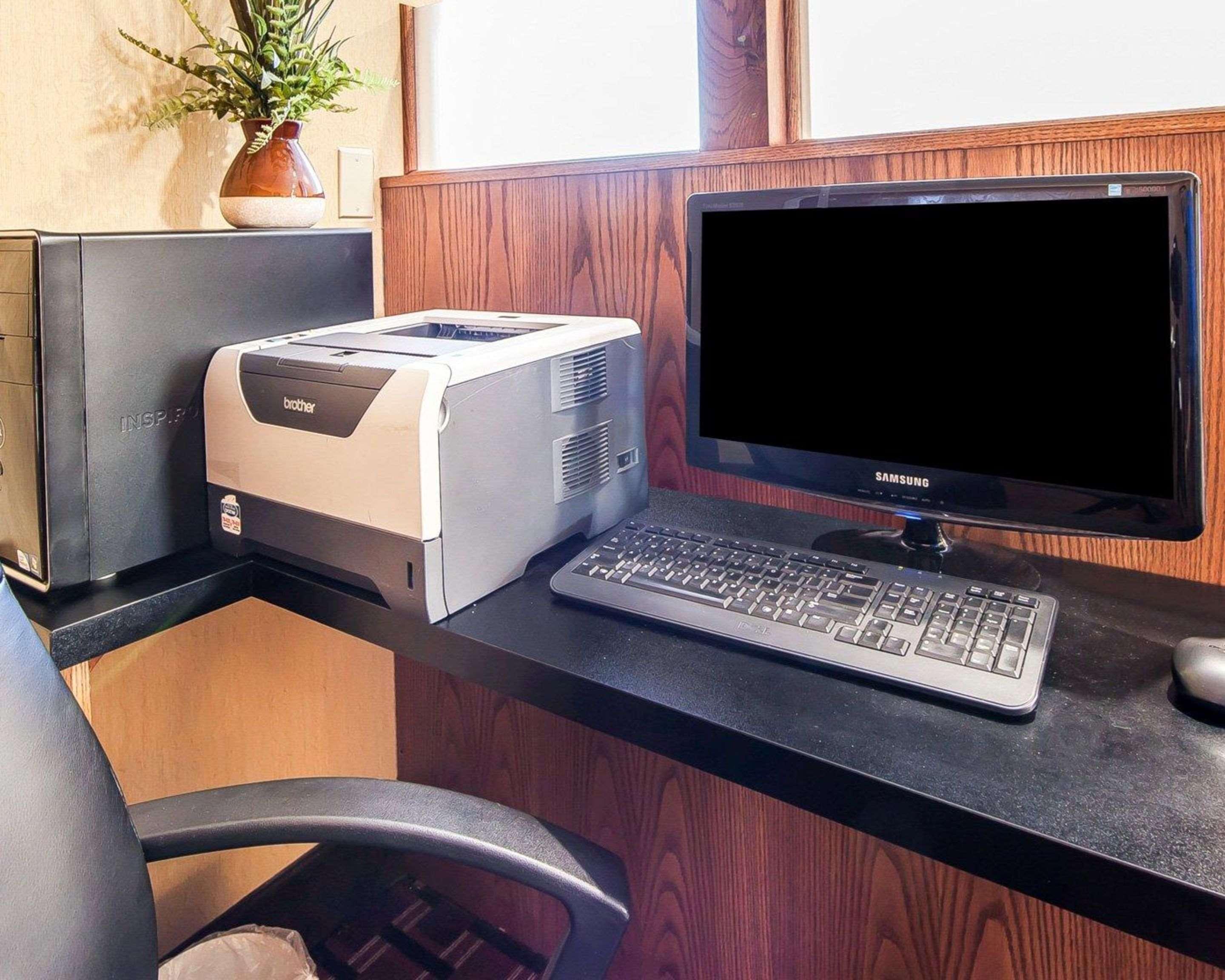 Quality Inn Seaman Екстериор снимка