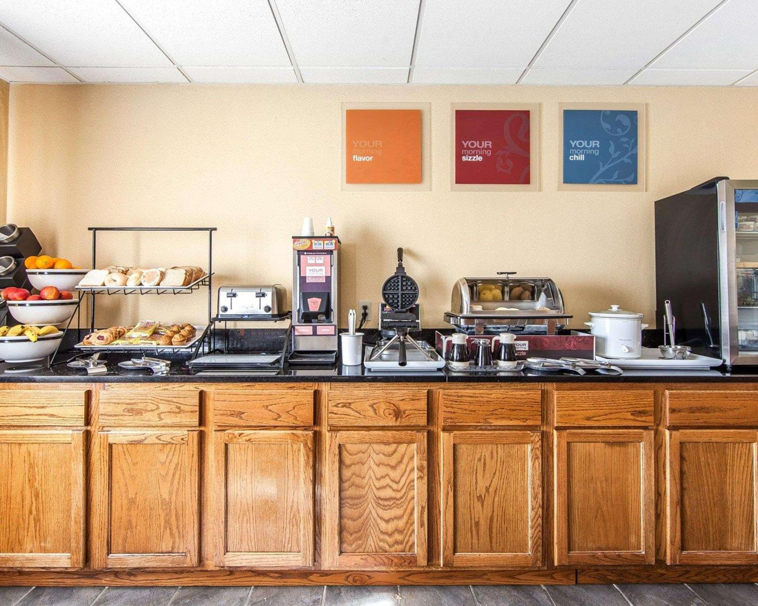 Quality Inn Seaman Екстериор снимка