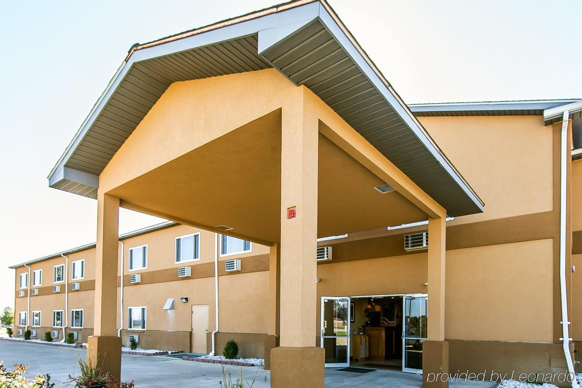 Quality Inn Seaman Екстериор снимка
