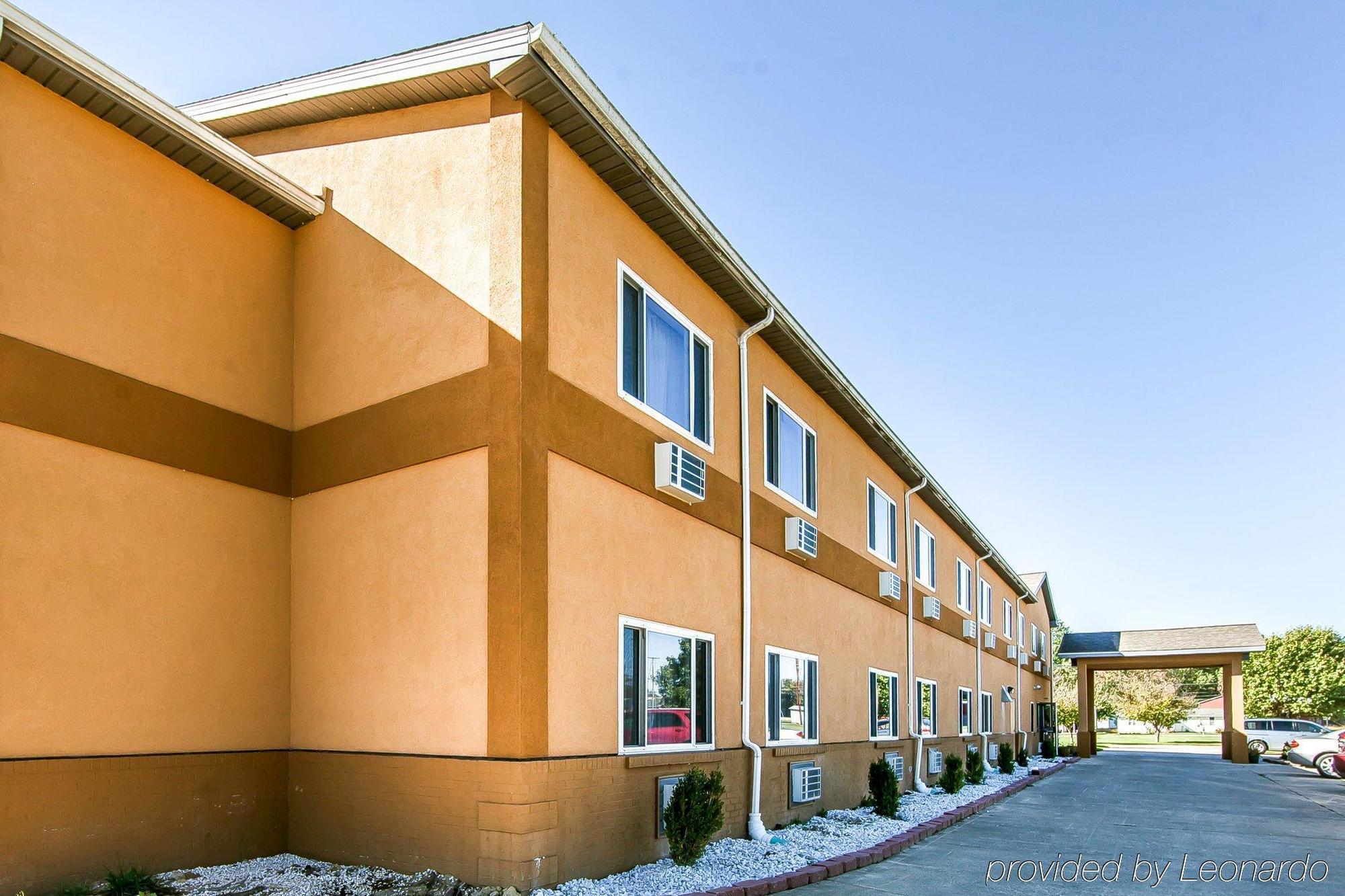Quality Inn Seaman Екстериор снимка
