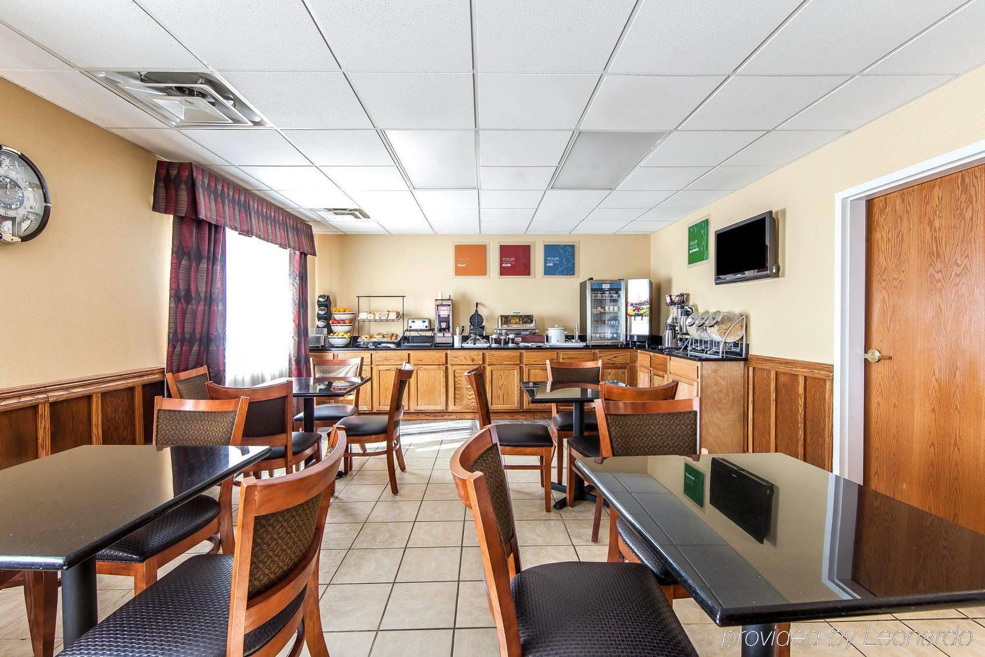 Quality Inn Seaman Екстериор снимка