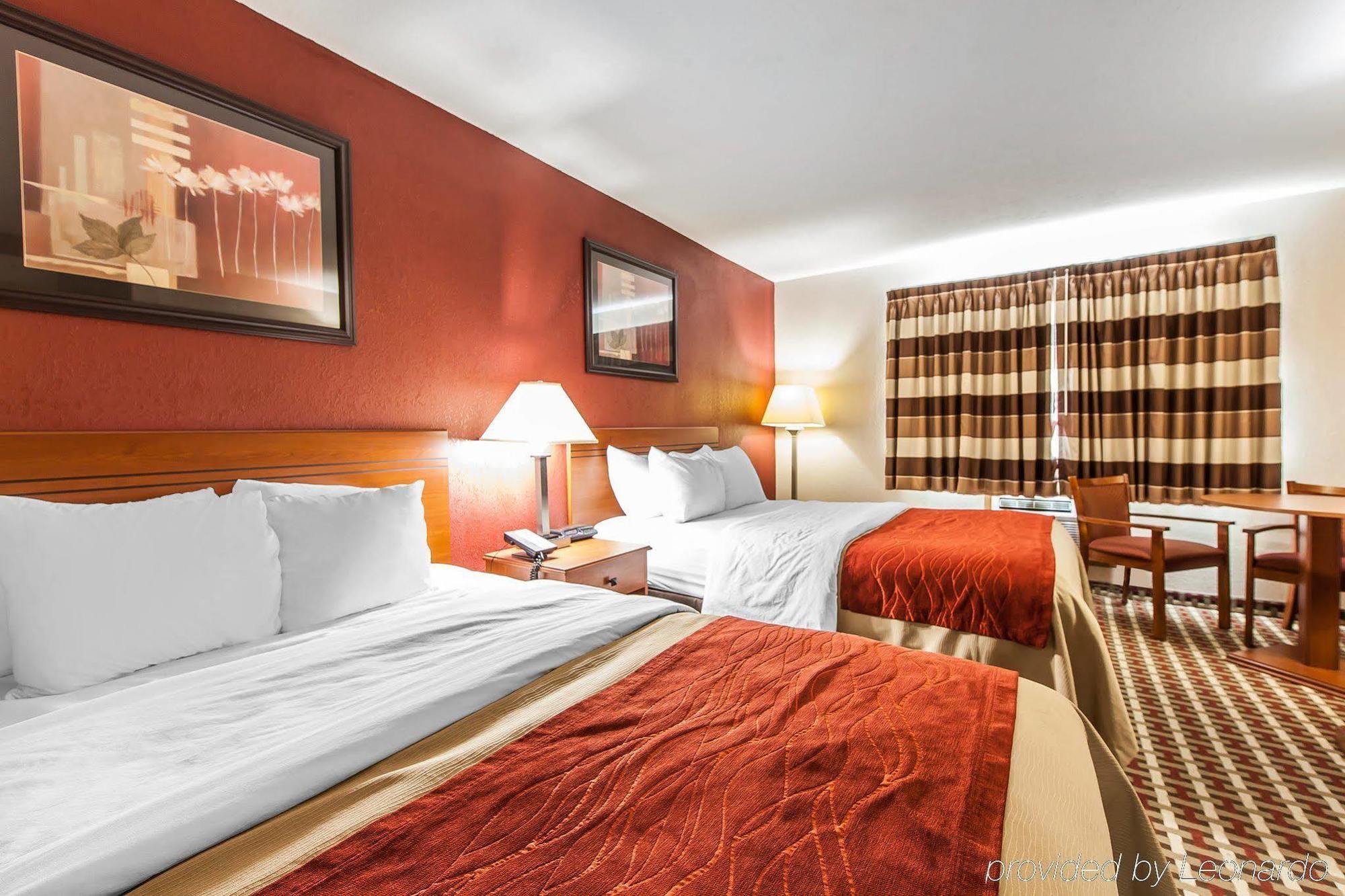 Quality Inn Seaman Екстериор снимка