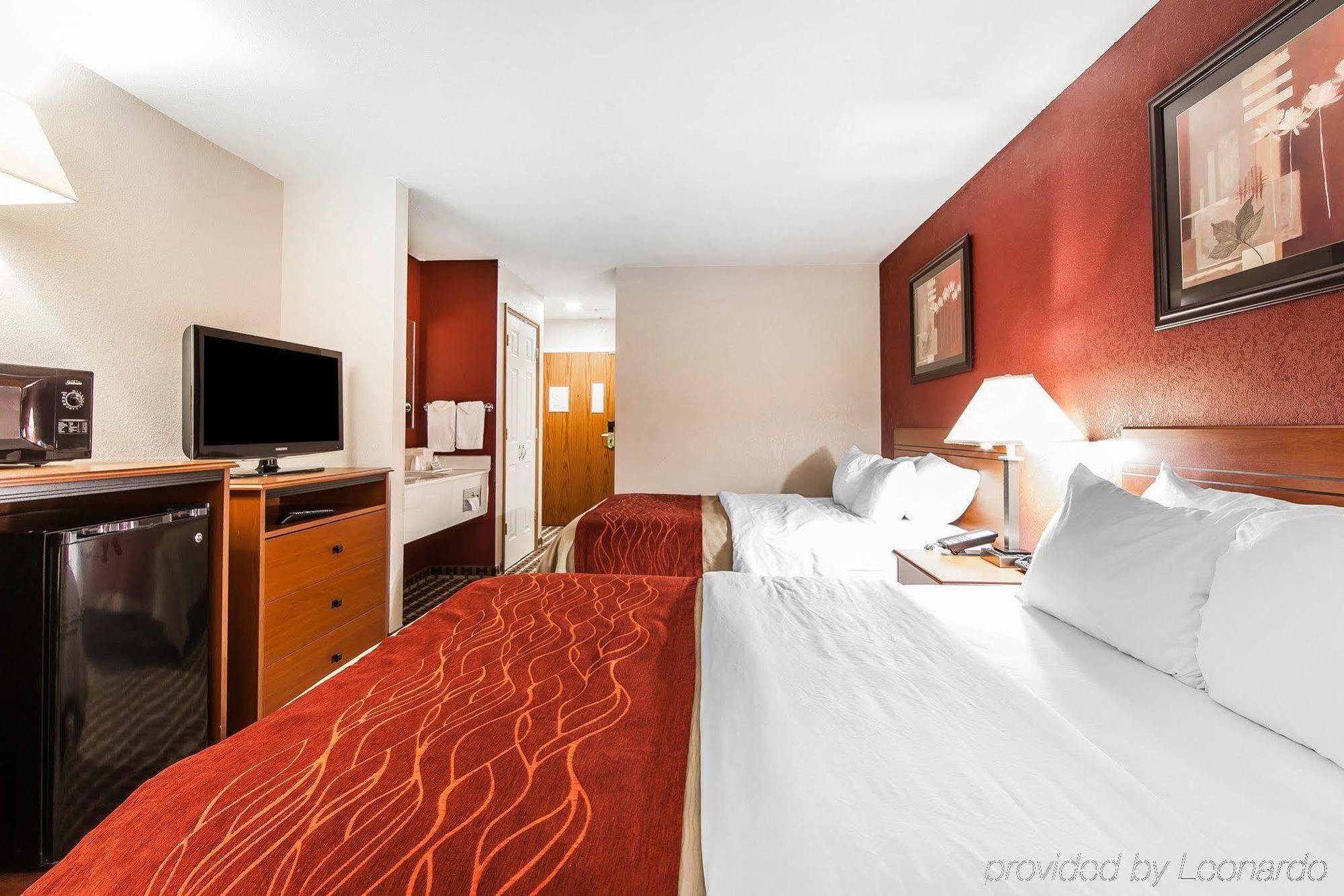 Quality Inn Seaman Екстериор снимка