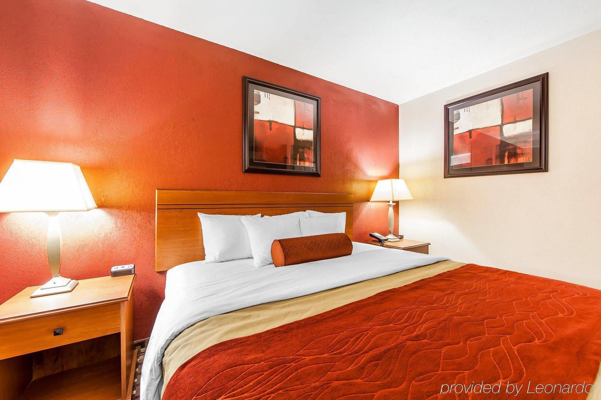 Quality Inn Seaman Екстериор снимка