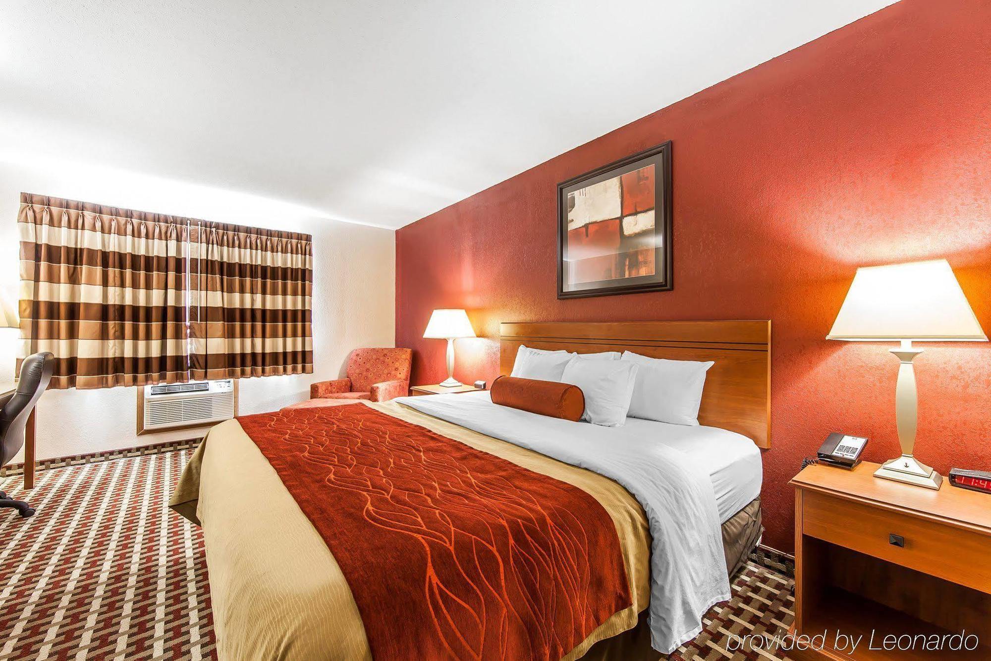 Quality Inn Seaman Екстериор снимка