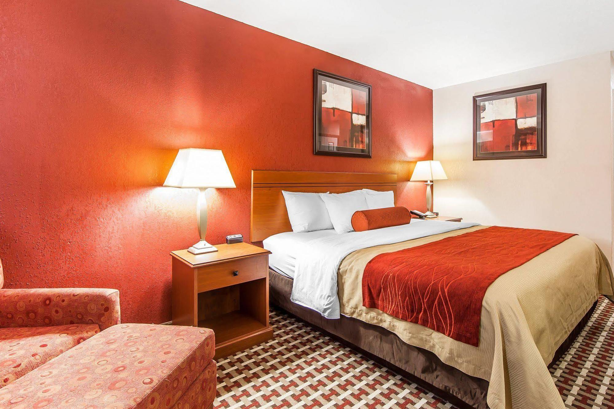 Quality Inn Seaman Екстериор снимка