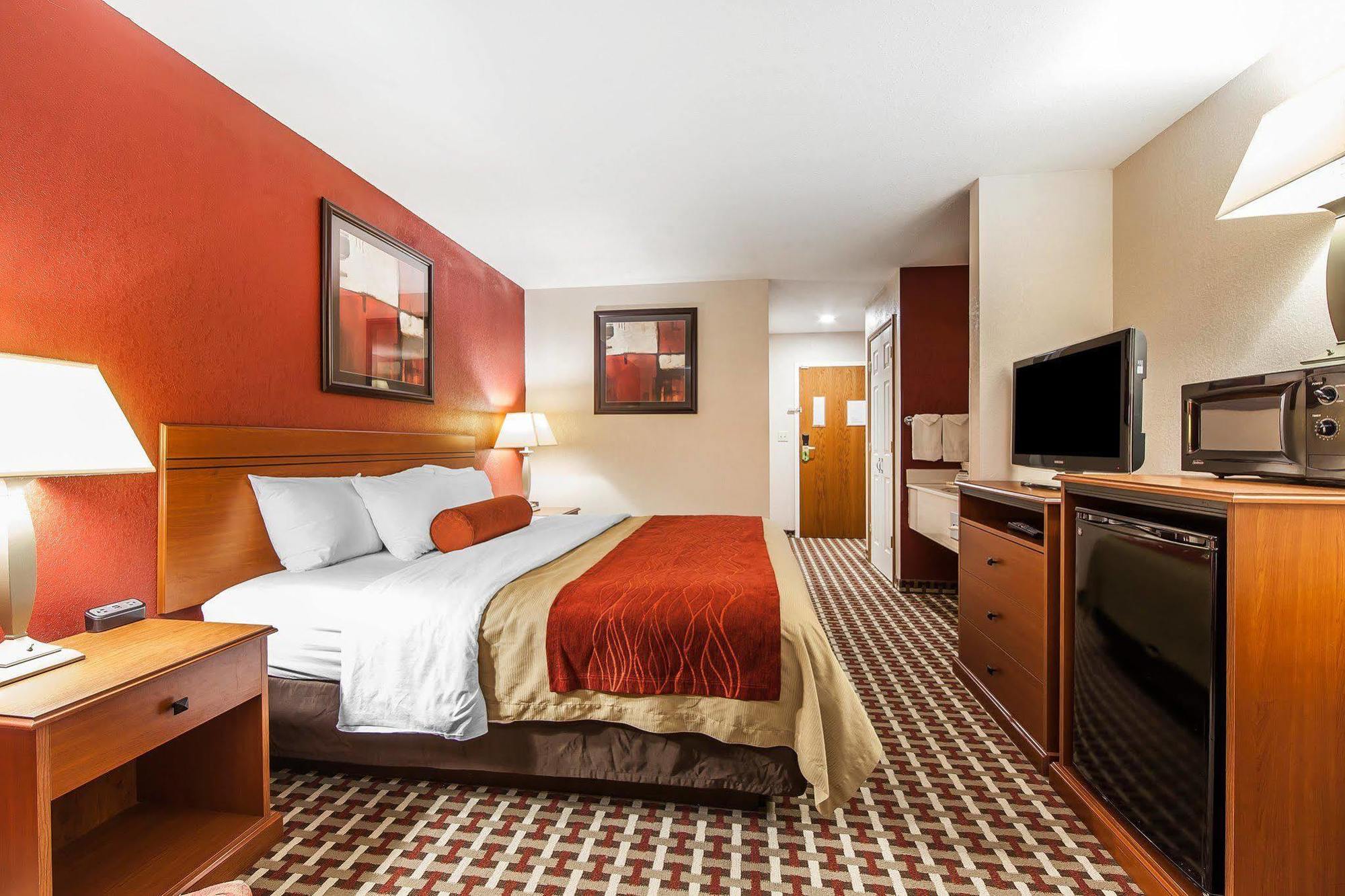 Quality Inn Seaman Екстериор снимка