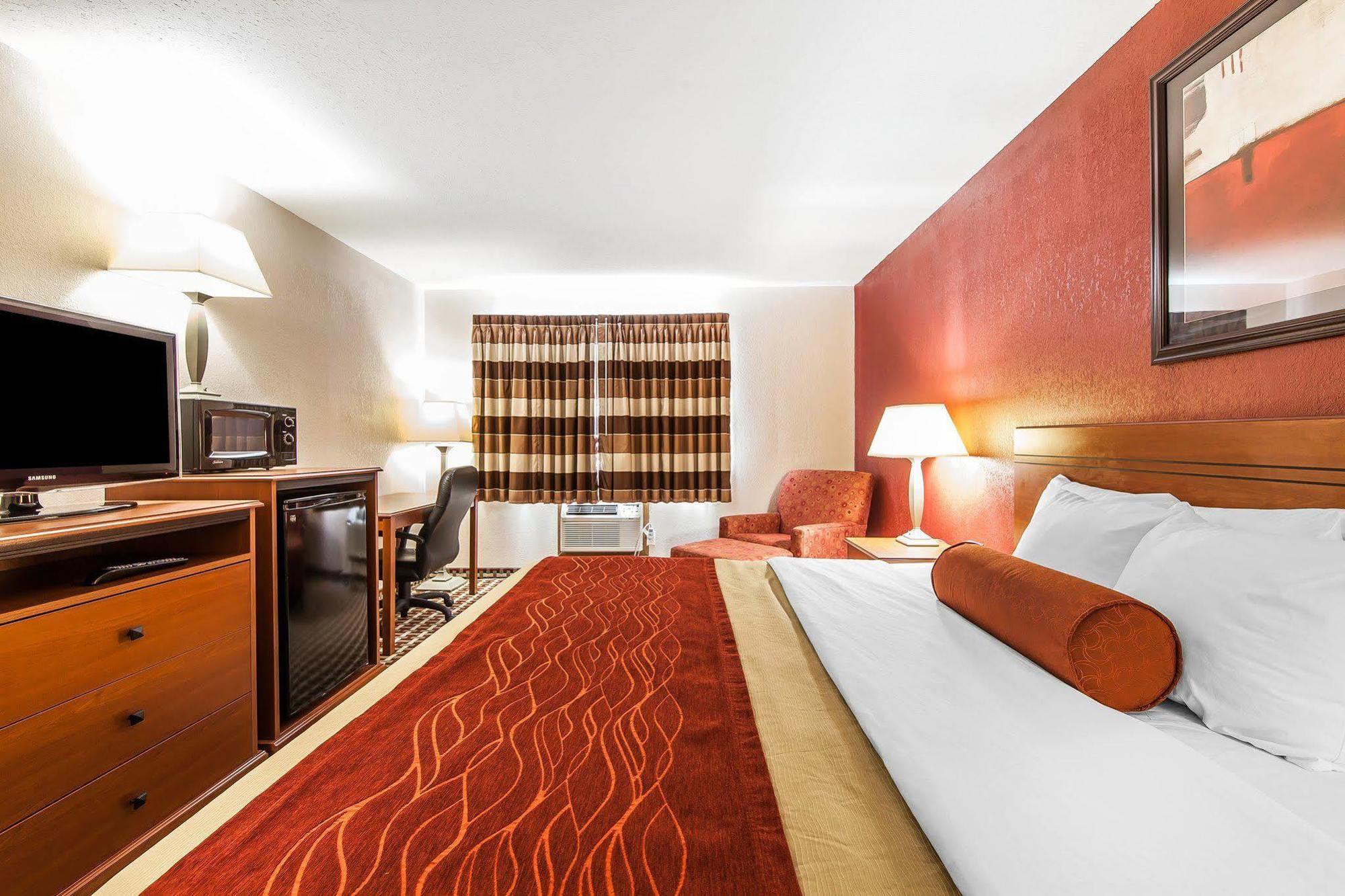 Quality Inn Seaman Екстериор снимка