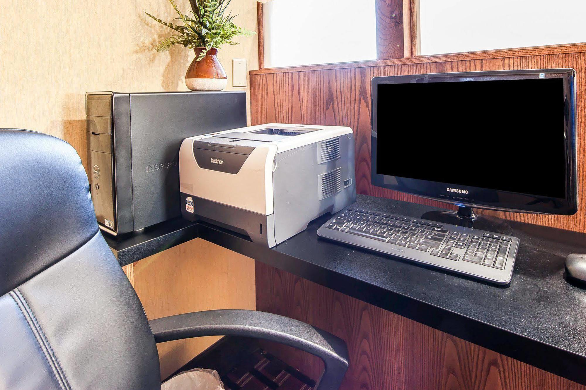 Quality Inn Seaman Екстериор снимка