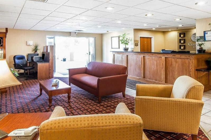 Quality Inn Seaman Екстериор снимка