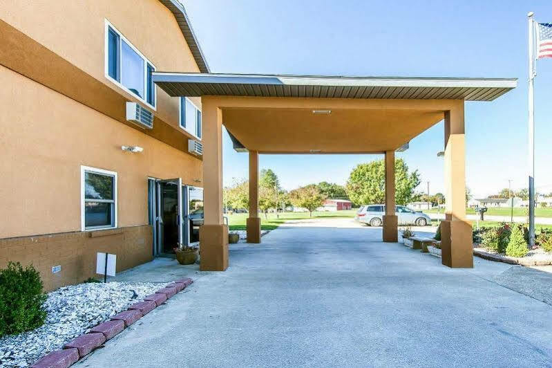 Quality Inn Seaman Екстериор снимка